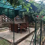 شقة Ella